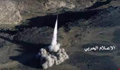  - القوة الصاروخية تستهدف بصاروخين باليستيين تجمعاً للعدو باتجاه شبوة ومأرب..
