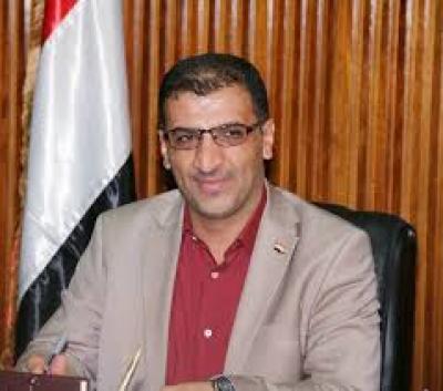  - وزير الاتصالات يهنئ قائد الثورة والمجلس السياسي بالعيد الوطني الـ 33 للجمهورية اليمنية..
